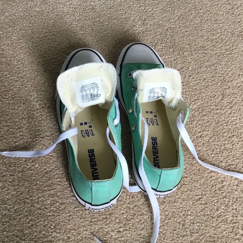 LIKE NEW Converse chuck taylor all star low tops - Picture 4 of 6
